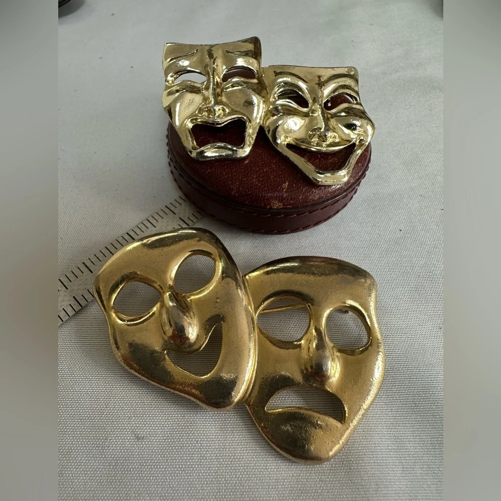 Vintage goldtone Comedy Drama mask pin